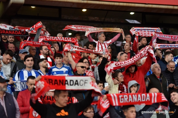 La afición se vuelve a enganchar con el equipo (J.M. BALDOMERO) La afición se vuelve a enganchar con el equipo (J.M. BALDOMERO)