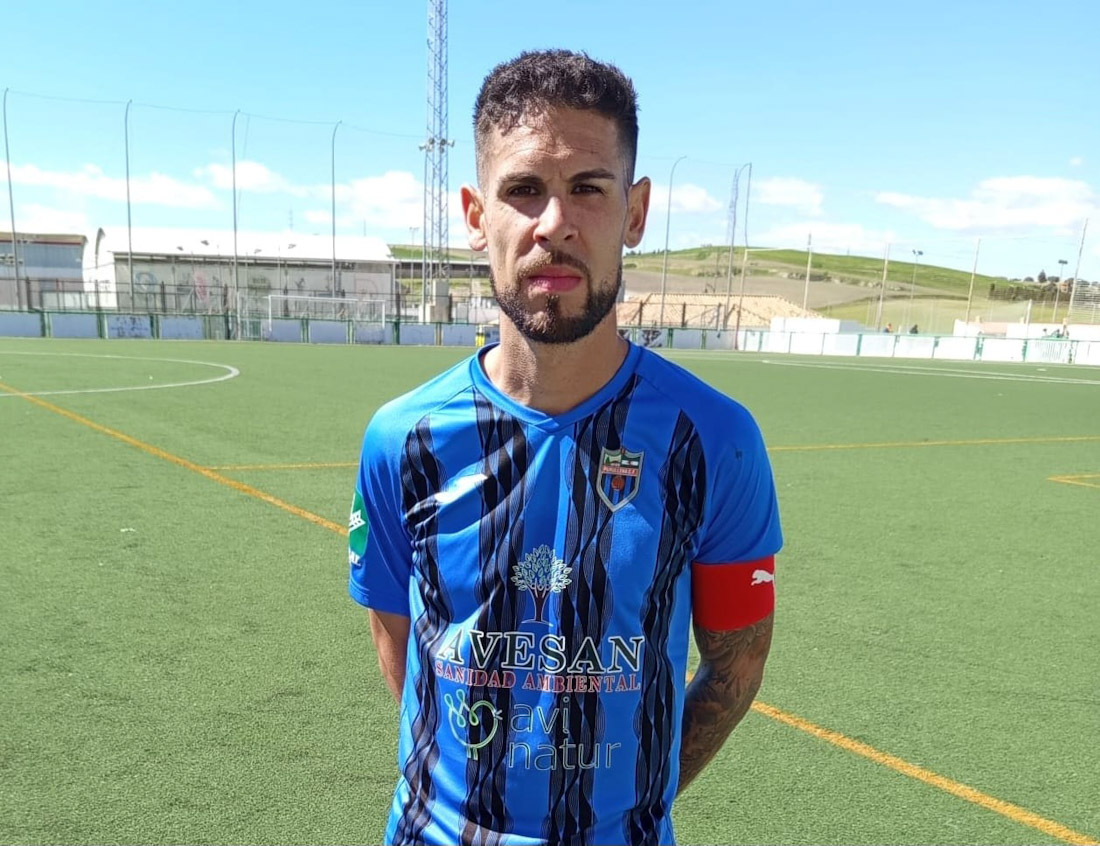 El jugador del Purullena, Santi de Haro (LOREN TOMÁS)