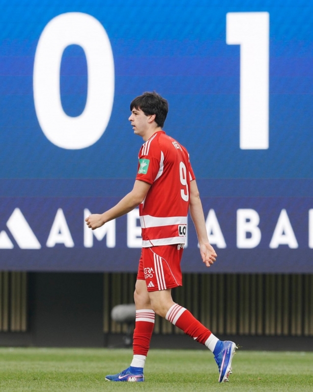 Petit, que volvió a la titularidad, se reivindicó con un gran gol (GRANADA CF)