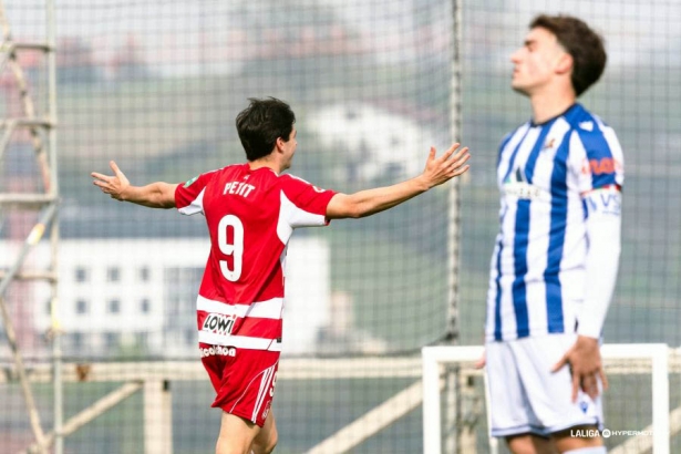Petit en la celebración de tanto ante la Real Sociedad B (LALIGA)