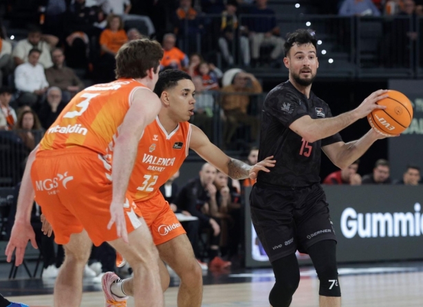 El Coviran no pudo frenar al Valencia Basket (COVIRAN GRANADA)