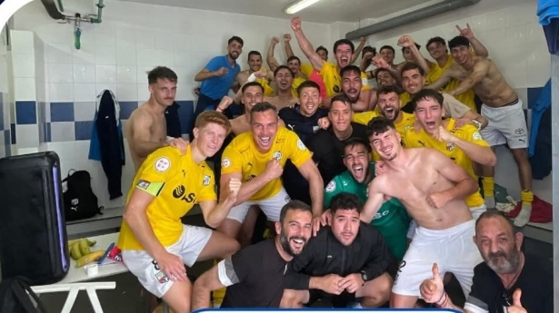 El CF Motril celebra el triunfo (CF MOTRIL)