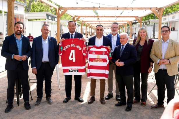 Alfredo García Amado ha estado en la presentación de la Feria del Vino (GRANADA CF) Alfredo García Amado ha estado en la presentación de la Feria del Vino (GRANADA CF)
