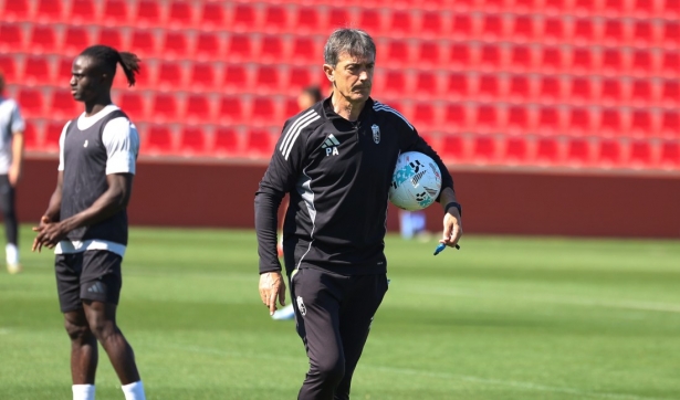 Pacheta no quiere que sus futbolistas se relajen (J. AZCOYTIA) Pacheta no quiere que sus futbolistas se relajen (J. AZCOYTIA)