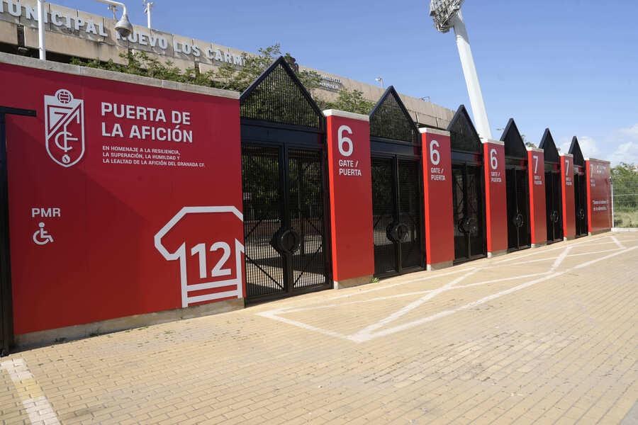 La Puerta de la Afición ya luce su nieva imagen (GRANADA CF)
