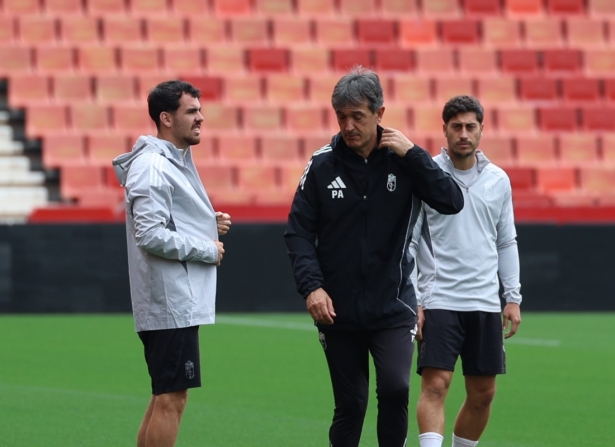 El equipo se ha entrenado en Los Cármenes (J. AZCOYTIA) El equipo se ha entrenado en Los Cármenes (J. AZCOYTIA)