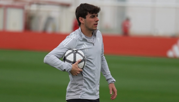 Pablo Sáenz regresa al once inicial (J. AZCOYTIA)