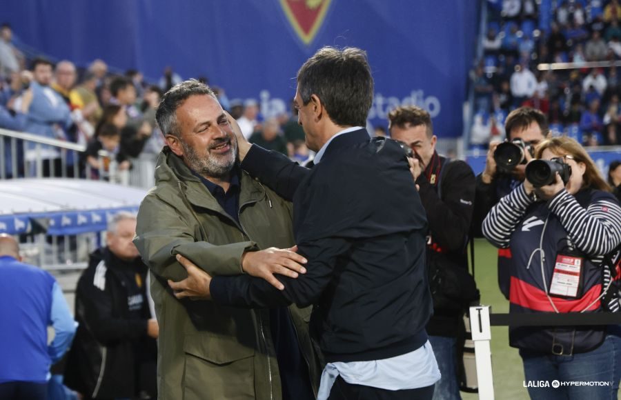 David Navarro ha saludado a Pacheta antes del encuentro (LALIGA)