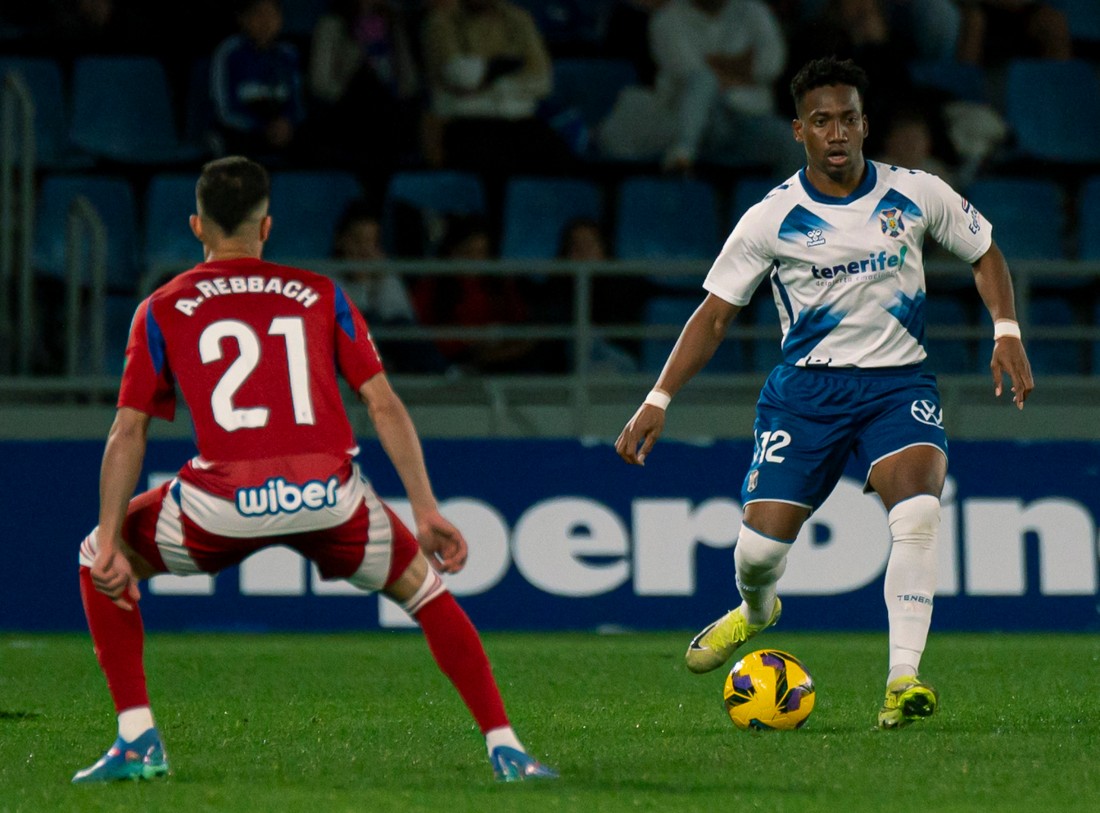 Landázuri en un partido del pasado curso ante el Granada (CD TENERIFE)