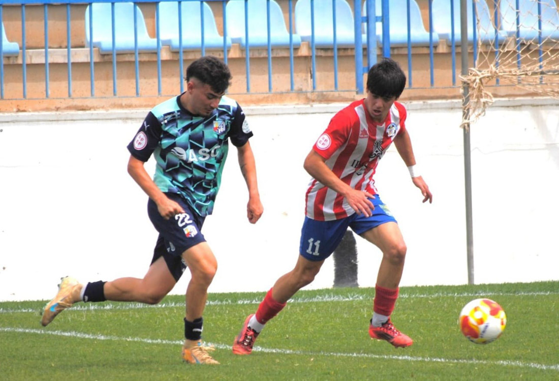Lance del partido CF Motril ante Atlético Porcuna (SEMANARIO MUCHO DEPORTE)