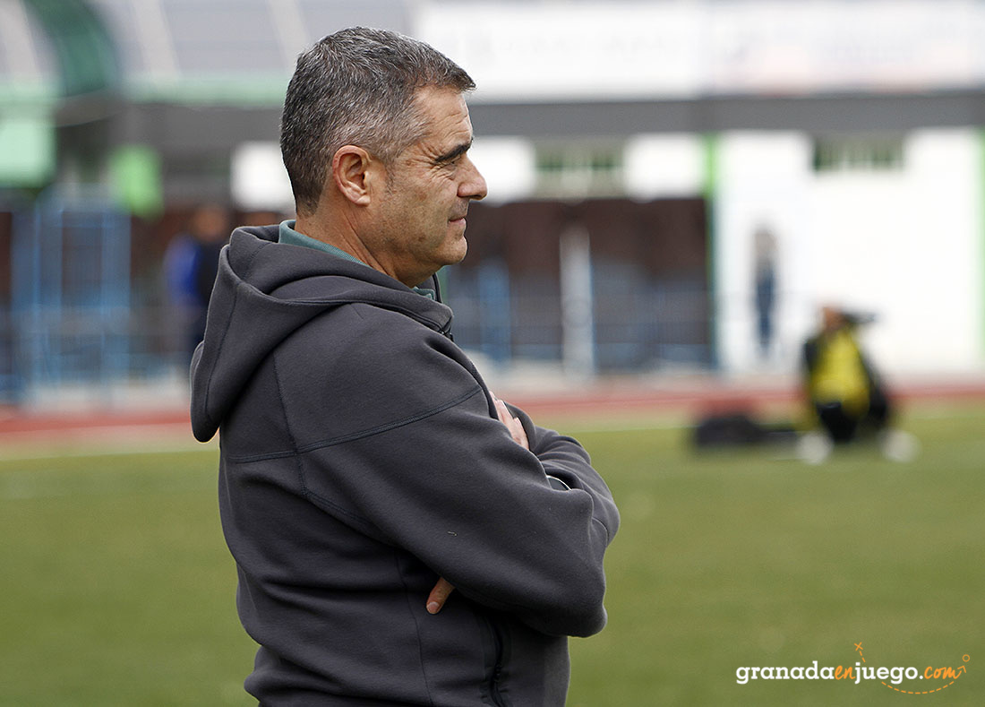 José Antonio Mateo, entrenador del Loja CD, durante el encuentro ante ela UD Maracena (J. PALMA)