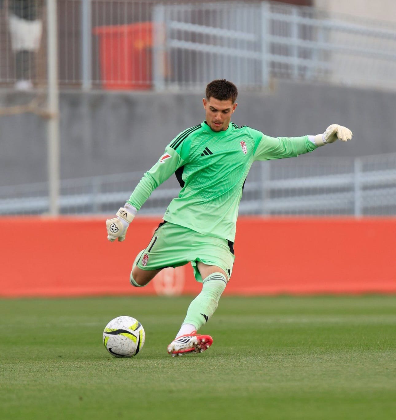 El portero del Granada C, Víctor Jiménez (GCF)