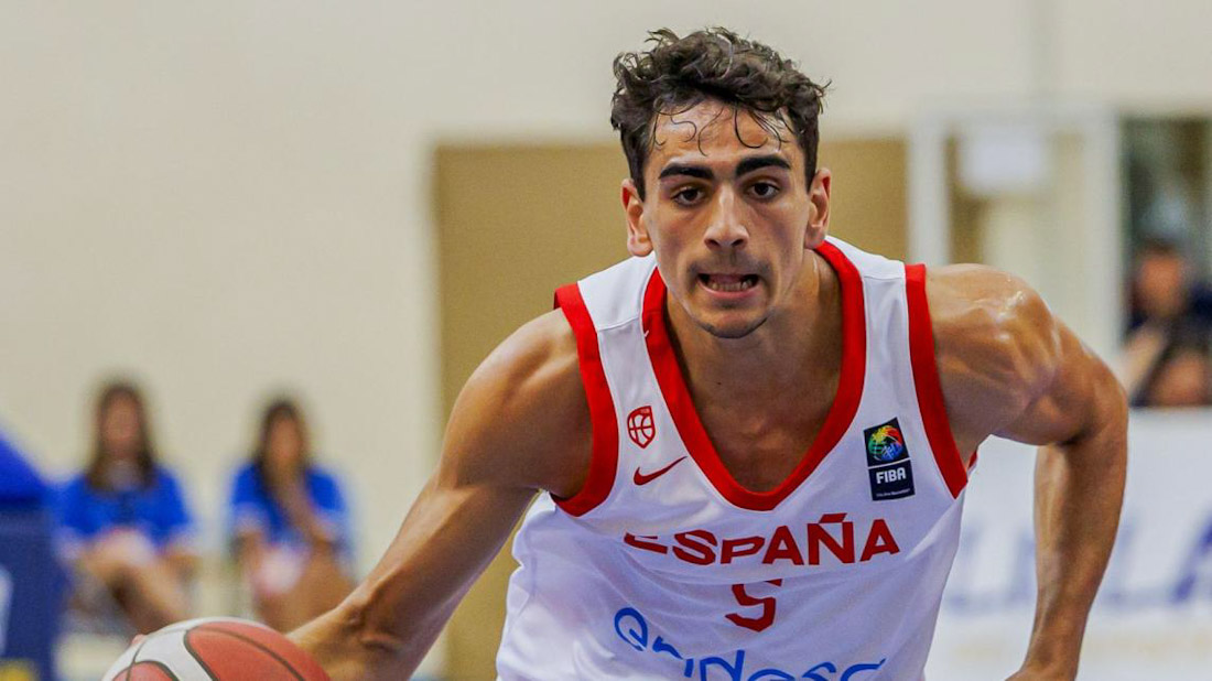 Álvaro Cárdenas en un partido con la selección española (VALENCIA BASKET)