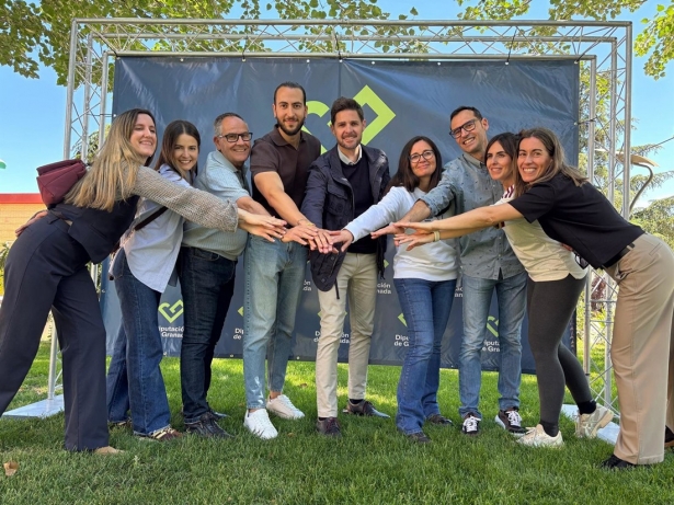 El diputado provincial de Deportes e Instalaciones Deportivas, Eric Escobedo, junto a los organizadores del evento, Iván Casado y Laureano Sánchez durante la presentación de este evento (DIPGRA)