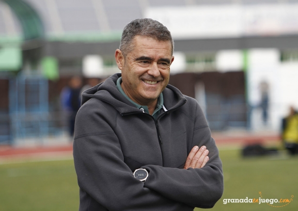 José Antonio Mateo, entrenador del Loja CD, durante ún encuentro (J. PALMA)
