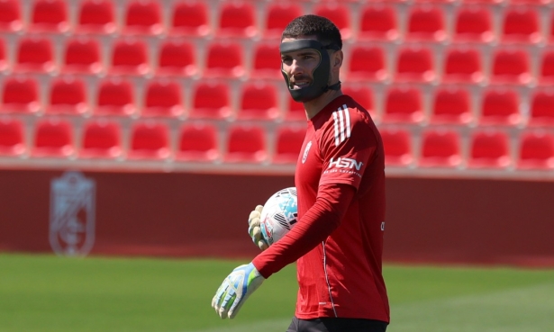 Luca ha vuelto a entrenar con una máscara (J. AZCOYTIA)