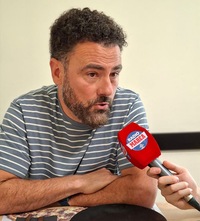 Manuel Moreno `Rizos` en un momento de la entrevista en Pizzería Vulcano