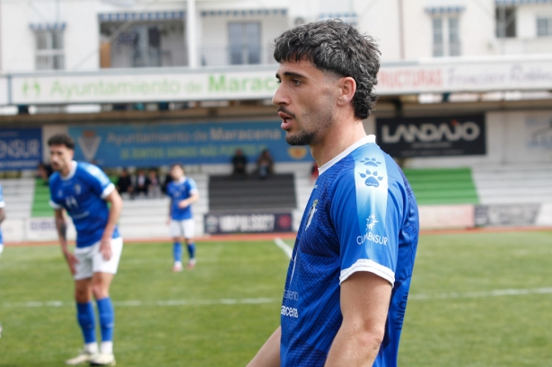 El jugador de la UD Maracena, Rubén Osuna (J. PALMA)