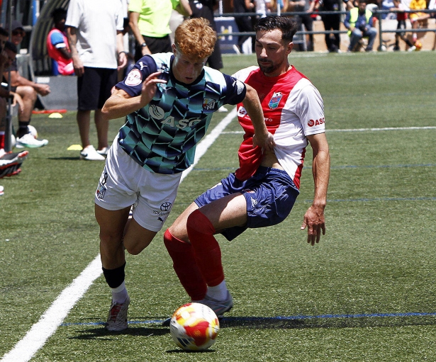 Cameron en acción en el encuentro disputado ante el Churriana en el playoff de ascenso (J. PALMA)