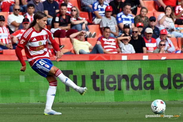 Izán González, con problemas físicos, es duda para el encuentro ante el CD Mirandés (JOSÉ M. BALDOMERO)