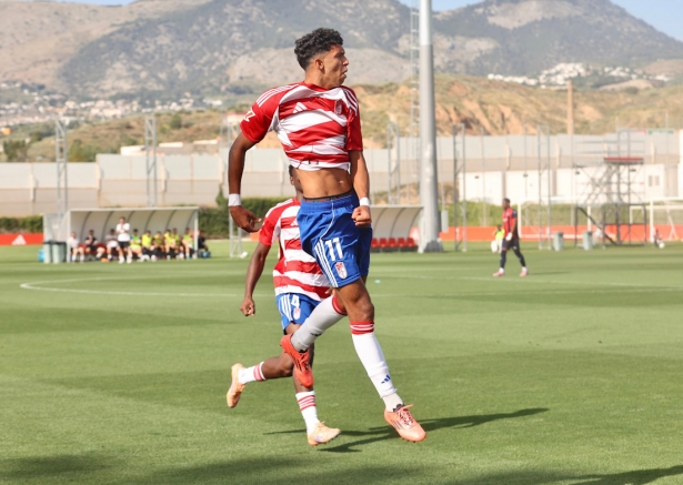 Yussef Enadi celebra el primer gol de los rojillos (GPMEDIA