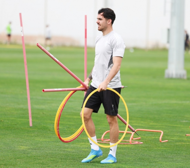 Sola hace las maletas con rumbo a Almería (J. AZCOYTIA) Sola hace las maletas con rumbo a Almería (J. AZCOYTIA)