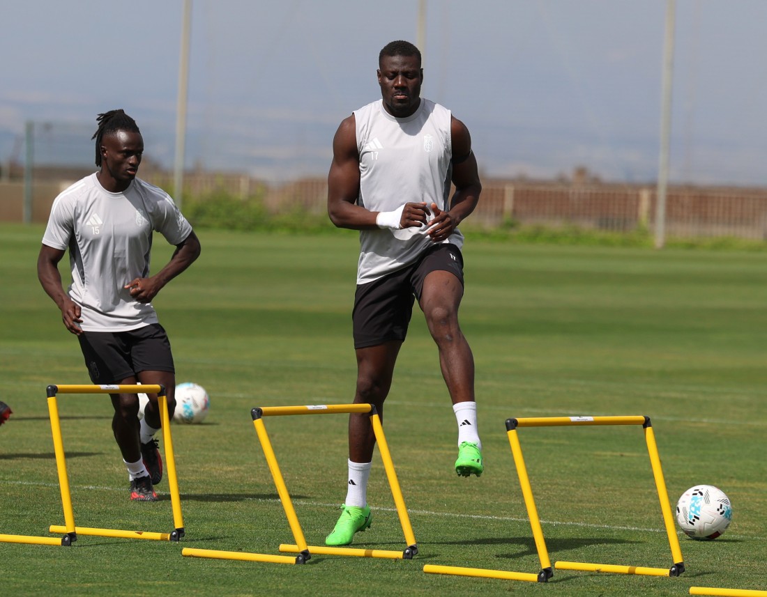 Diaby y Diocou se despiden del Granada (J. AZCOYTIA)