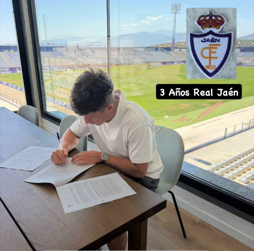 Rubén Ávila firma su contrato con el Real Jaén (REAL JAÉN)
