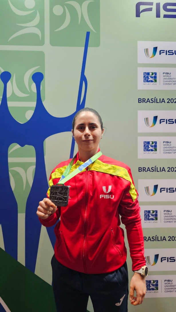 Mar Trenado con su medalla de plata