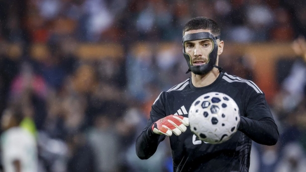 Luca lució una máscara en su debut en el Mundial Luca lució una máscara en su debut en el Mundial