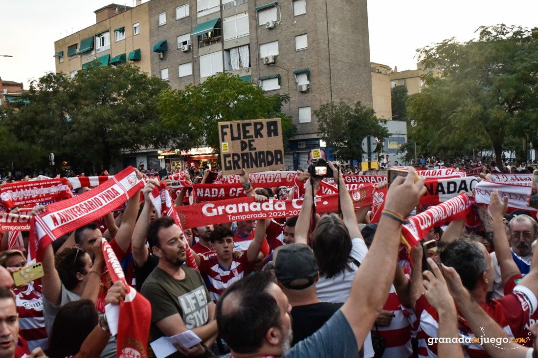 Unión Granadinista vuelve a protestar por la situación del club (J.M. BALDOMERO)