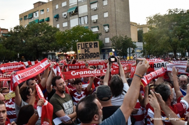 Unión Granadinista vuelve a protestar por la situación del club (J.M. BALDOMERO) Unión Granadinista vuelve a protestar por la situación del club (J.M. BALDOMERO)