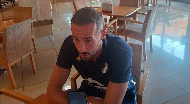 Álex Gálvez, jugador del Arenas de Armilla, en un momento de la entrevista (DAVID CONTRERAS)