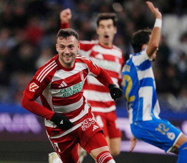 Arnáiz ha respondido con goles (GRANADA CF) Arnáiz ha respondido con goles (GRANADA CF)