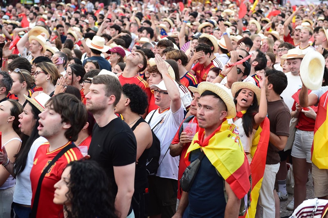 Decenas de aficionados de la Selección Española durante el partido del Mundial de fútbol 2026 entre España y Portugal (GUSTAVO VALIENTE / EUROPA PRESS)