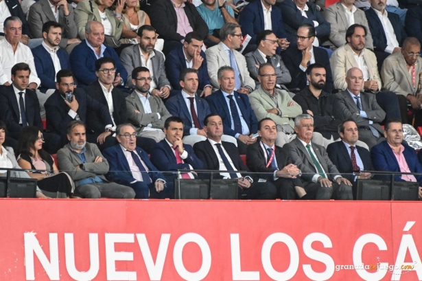 La Junta General se aplaza (J.M. BALDOMERO)