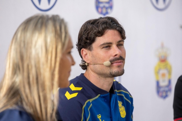 Sergio Ruiz durante su presentación con el conjunto canario (UD LAS PALMAS) Sergio Ruiz durante su presentación con el conjunto canario (UD LAS PALMAS)