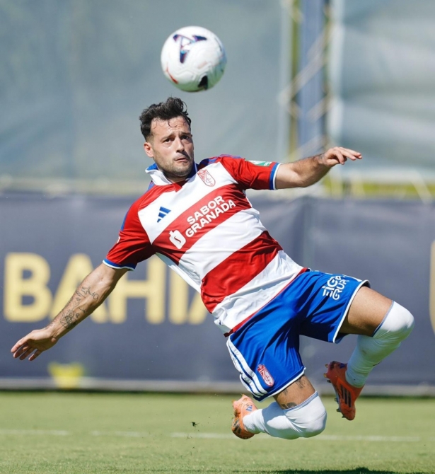 Arnaiz volvió a ser de los más destacados del conjunto rojiblanco (GRANADA CF) Arnaiz volvió a ser de los más destacados del conjunto rojiblanco (GRANADA CF)