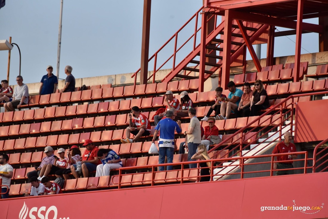 Los aficionados desconocen en qué condiciones se disputará el partido (JM BALDOMERO)