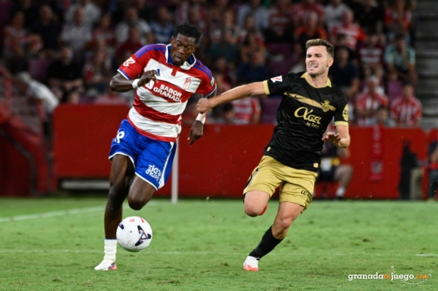 Oscar podría haber jugado ante el Mallorca sus últimos minutos en `Los Cármenes` (J.M. BALDOMERO) Oscar podría haber jugado ante el Mallorca sus últimos minutos en `Los Cármenes` (J.M. BALDOMERO)