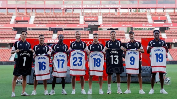 Los ocho fichajes del Granada se han presentado ante su afición (GRANADA CF) Los ocho fichajes del Granada se han presentado ante su afición (GRANADA CF)
