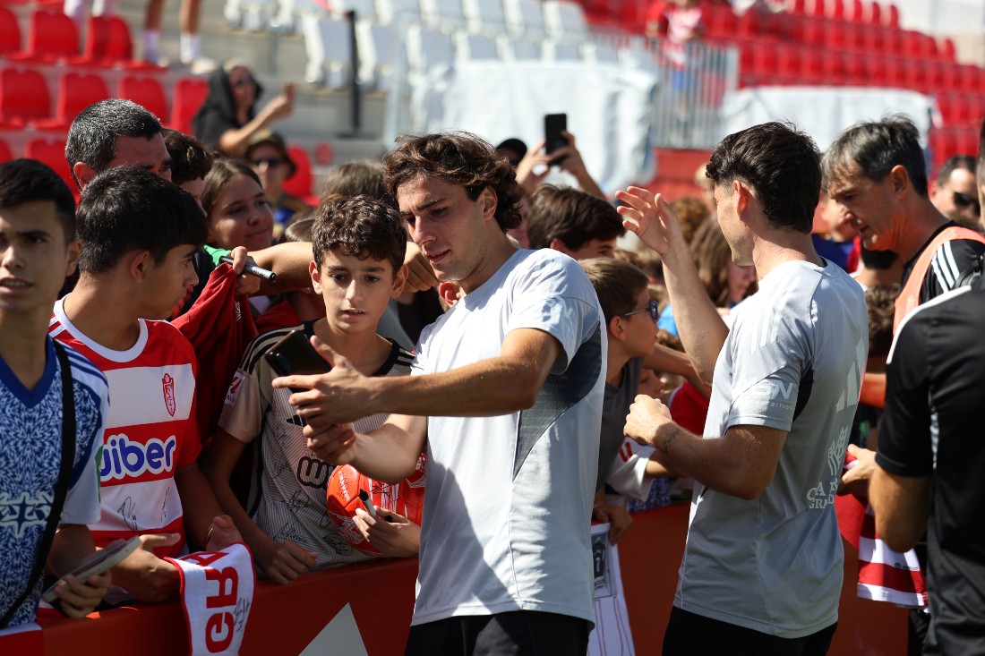 El Granada realiza un nuevo entrenamiento a puerta abierta (J. AZCOYTIA)