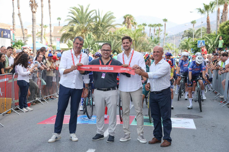 El alcalde de Almuñécar, Juan José Ruiz Joya, y el diputado provincial de Deportes e Instalaciones Deportivas de la Diputación de Granada, Eric Escobedo (AYUNTAMIENTO DE ALMUÑÉCAR) El alcalde de Almuñécar, Juan José Ruiz Joya, y el diputado provincial de Deportes e Instalaciones Deportivas de la Diputación de Granada, Eric Escobedo (AYUNTAMIENTO DE ALMUÑÉCAR)