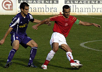 Valero en una acción del encuentro ante el Jaén (PACO AYALA)
