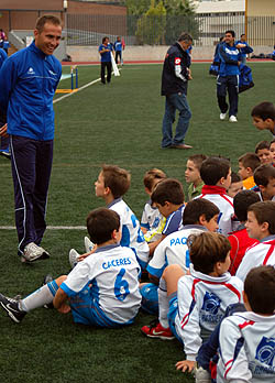 José Mari charla con los chavales (BALDO) José Mari charla con los chavales (BALDO)