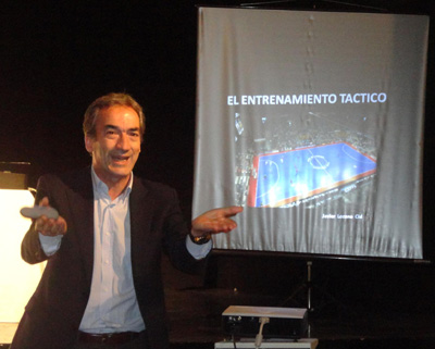Javier Lozano durante su exposición