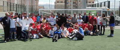Los participantes del Torneo posan después de un día de deporte
