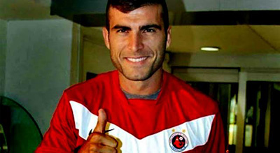 Lozano posa con los colores de su nuevo equipo (TIEMPODEFUTBOL.COM)