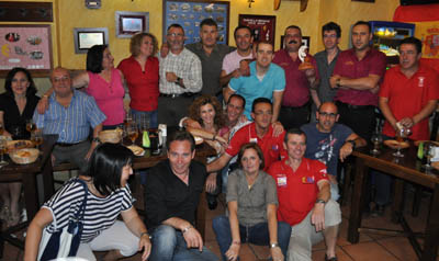 Miembros de Los Trotanoches en su sede