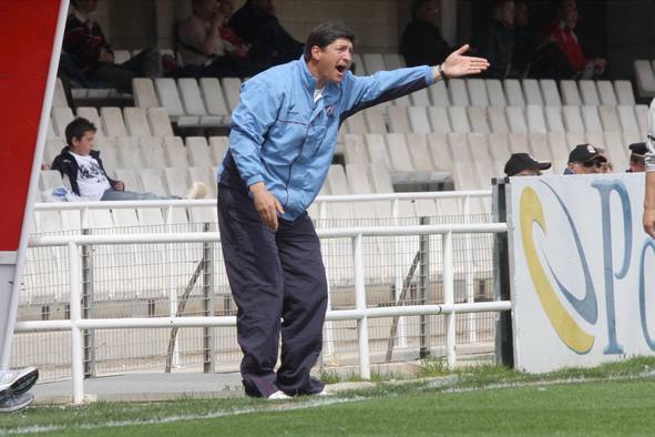 Urbano da instrucciones a sus futbolistas Urbano da instrucciones a sus futbolistas